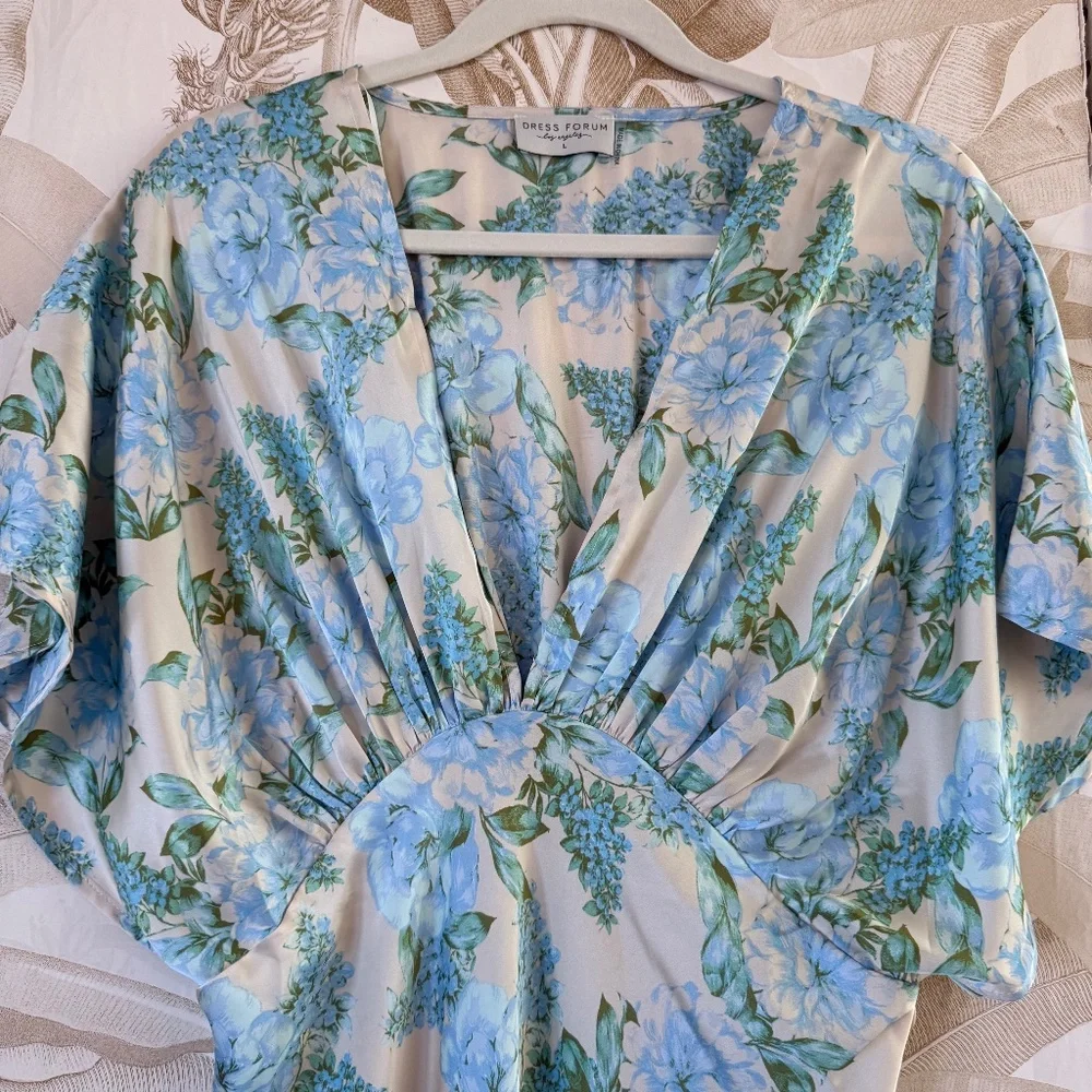 Floral Maxi Beach Dress – Deep V Neck Tropical Satin with Side Slit - Picture 3 of 6